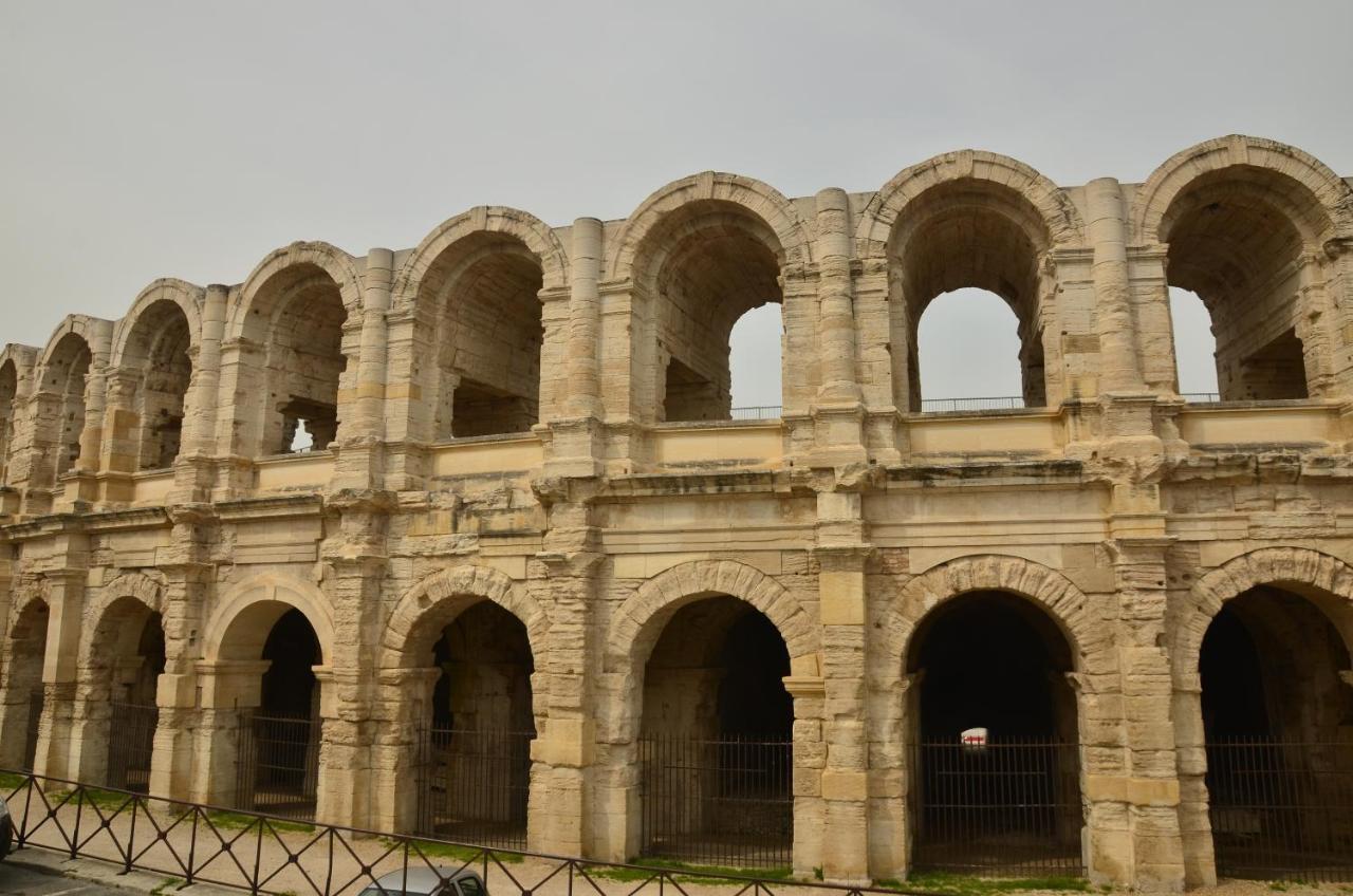 Aux Pieds Des Arenes Appartement Arles Buitenkant foto
