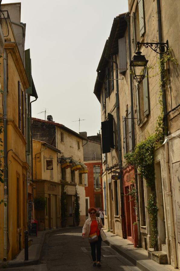Aux Pieds Des Arenes Appartement Arles Buitenkant foto